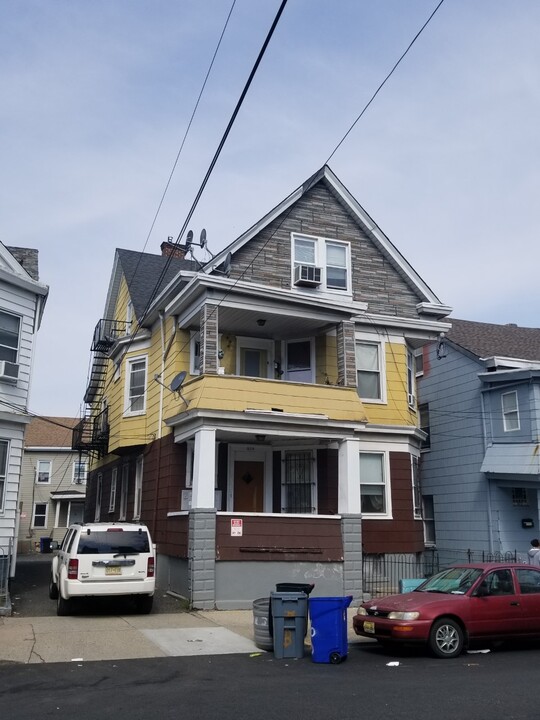 374-376 E 21st St in Paterson, NJ - Foto de edificio