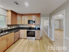 213 Lakeside Park Dr in Hendersonville, TN - Building Photo - Building Photo