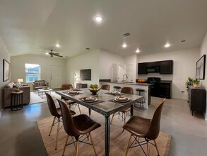 2328 B Duntov Dr in Temple, TX - Foto de edificio - Building Photo