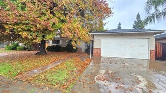 4184 N Briarwood Ave in Fresno, CA - Building Photo
