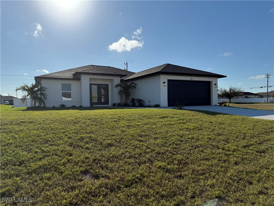 2933 NW 6th Pl in Cape Coral, FL - Building Photo