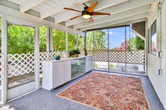125 Pepper Rd in Thousand Oaks, CA - Foto de edificio - Building Photo