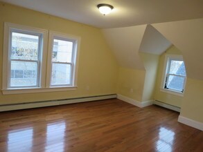 102 Sycamore St in Somerville, MA - Foto de edificio - Building Photo