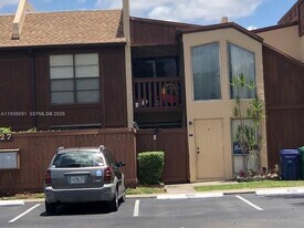 11527 SW 64th St in Miami, FL - Building Photo