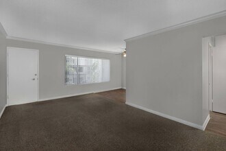 Casa De Portola Apartments in Garden Grove, CA - Foto de edificio - Building Photo