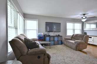 7309 N Ottawa Ave in Chicago, IL - Building Photo - Building Photo
