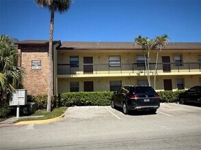 10007 Winding Lake Rd in Sunrise, FL - Building Photo - Building Photo