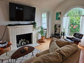 2031 S Curson Ave in Los Angeles, CA - Building Photo - Building Photo