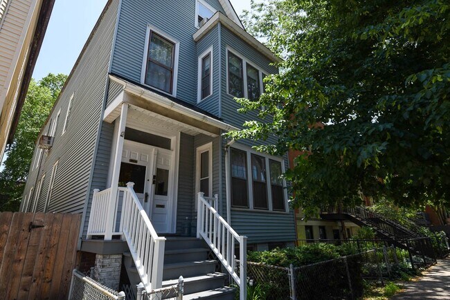 2615 N Southport Ave, Unit G04C