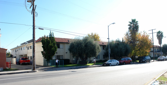 9232 Sepulveda Blvd in North Hills, CA - Building Photo - Building Photo