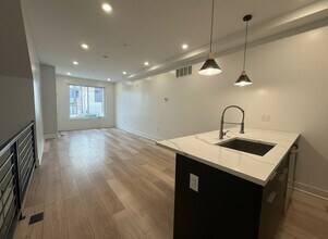 2526 Cecil B. Moore Ave in Philadelphia, PA - Foto de edificio - Building Photo