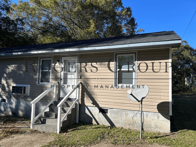 property at 807-809 Hughes St