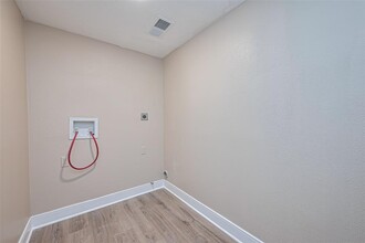 3 Presidio Rd in Montgomery, TX - Foto de edificio - Building Photo