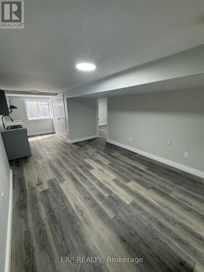 370 Greenbrook Dr in Kitchener, ON - Building Photo - Building Photo