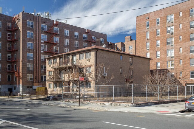 3225 Shore Pky in Brooklyn, NY - Building Photo - Building Photo