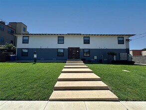 4526 Munger Ave in Dallas, TX - Foto de edificio - Building Photo