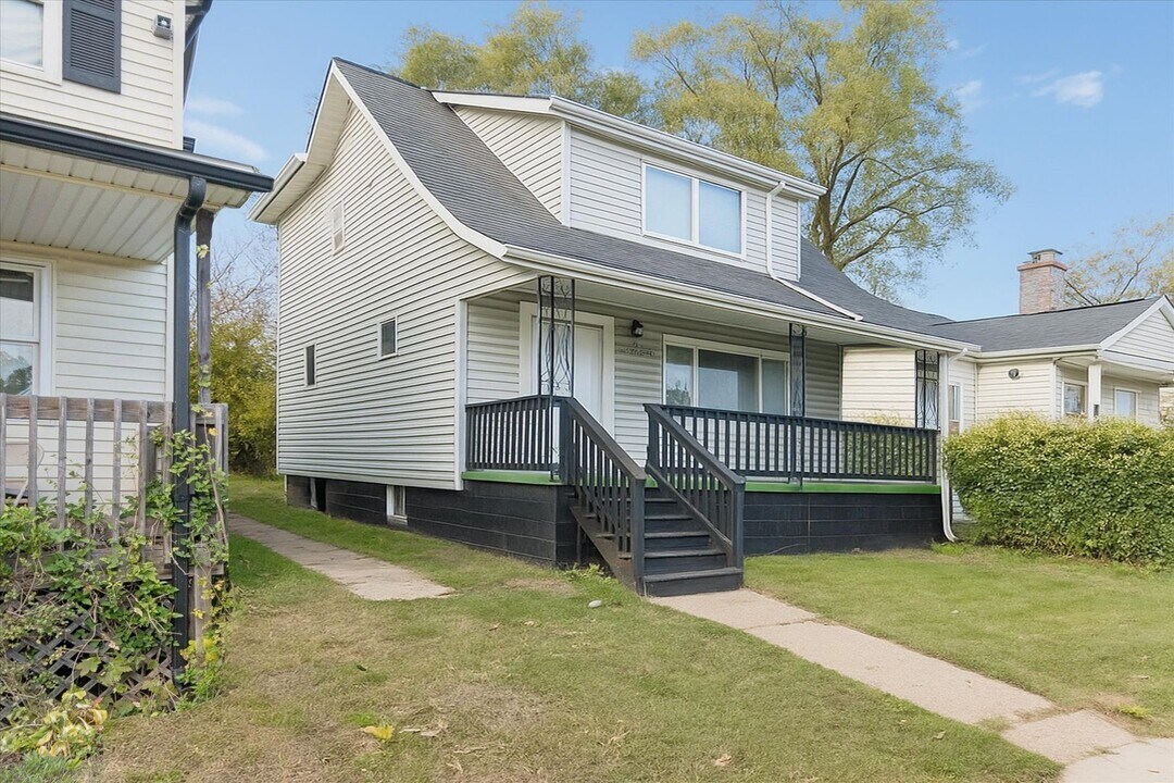 15769 Wildemere St in Detroit, MI - Building Photo