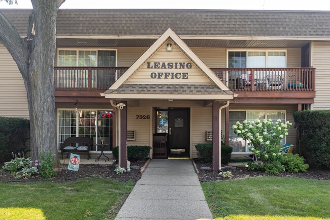 Apartment Homes of Wildwood Preserve in Oak Creek, WI - Foto de edificio - Building Photo