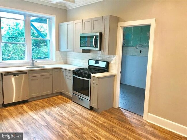 4933 Chestnut St in Philadelphia, PA - Building Photo - Building Photo