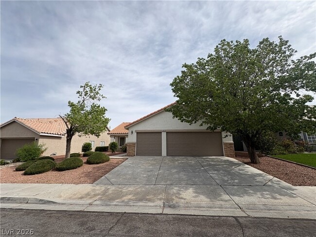 688 Pansy Pl
