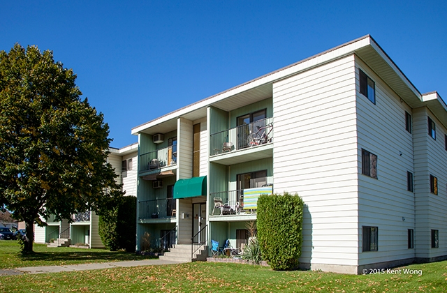 Curlew Apartments in Kamloops, BC - Building Photo