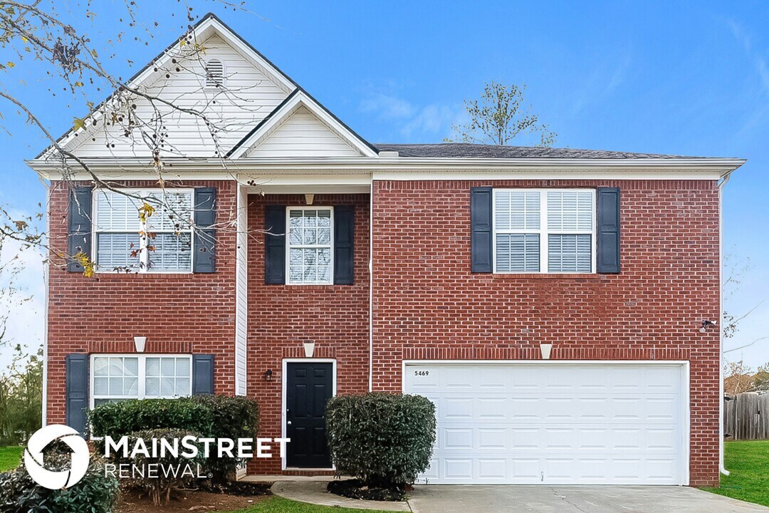 5469 Wexford Pass in College Park, GA - Building Photo