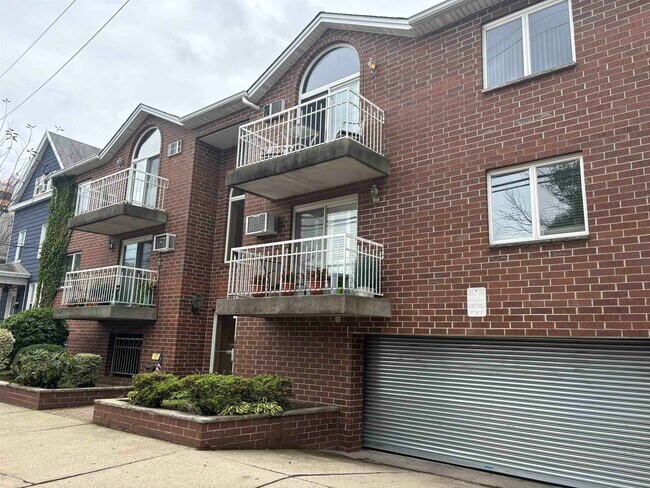 40 W 13th St in Bayonne, NJ - Building Photo - Building Photo