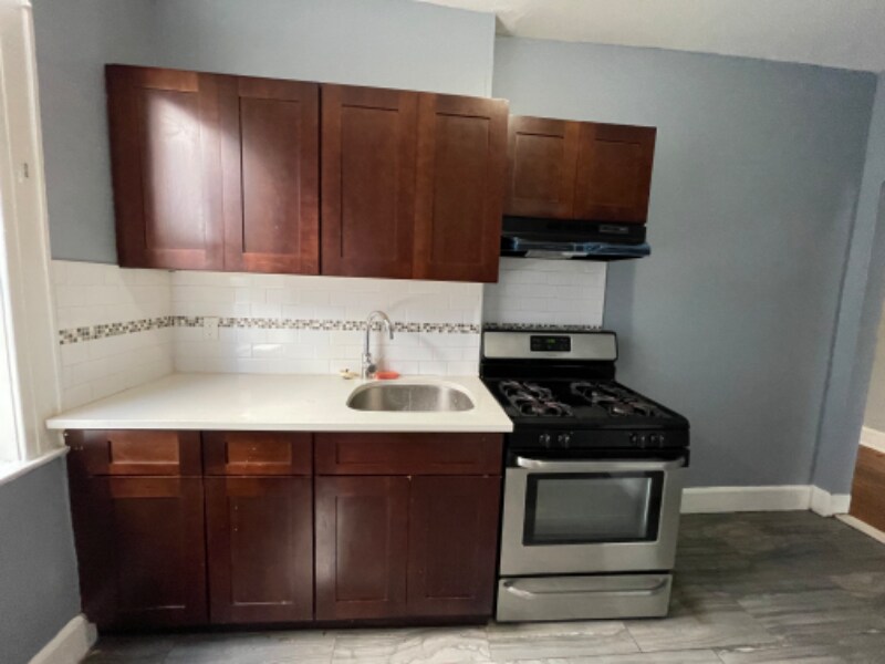 691 Elizabeth Ave-Unit -53 in Newark, NJ - Building Photo