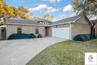 15825 Boulder Oaks Dr in Houston, TX - Building Photo - Building Photo