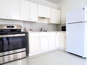 60 SW 58th Ct, Unit C in Miami, FL - Building Photo - Building Photo