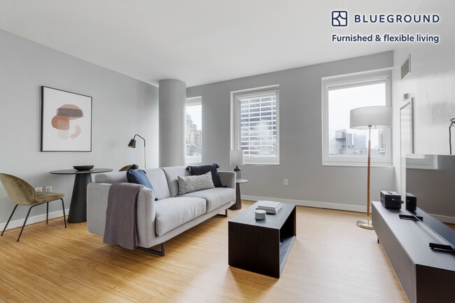 70 W 45th St in New York, NY - Building Photo - Building Photo
