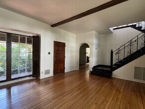 10966 Strathmore Dr, Unit 1 in Los Angeles, CA - Building Photo - Building Photo