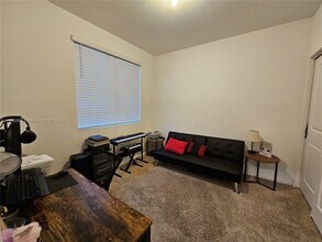 1015 SE 24th Terrace in Homestead, FL - Building Photo - Building Photo