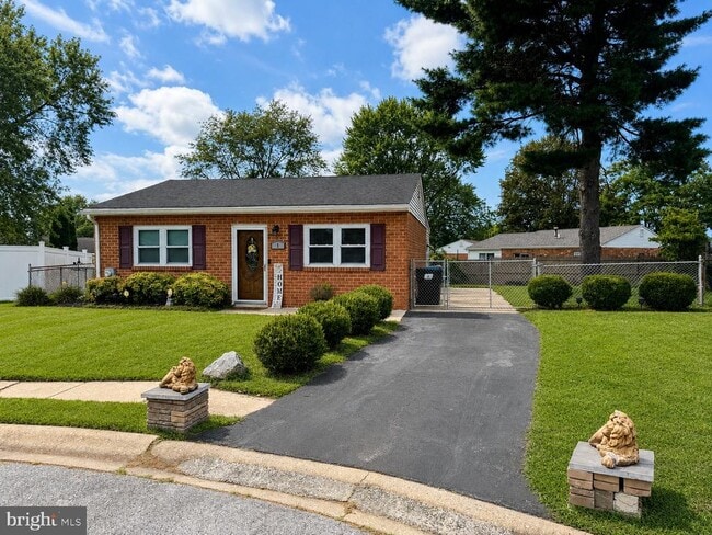 property at 1 Defoe Cir