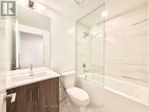 180 Front St E in Toronto, ON - Building Photo - Building Photo