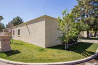 311 E Pinon Way in Gilbert, AZ - Foto de edificio - Building Photo