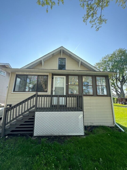 768 Greenbay Ave in Calumet City, IL - Building Photo