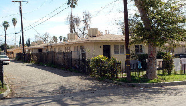 1447-1461 Wall Ave in San Bernardino, CA - Foto de edificio - Building Photo