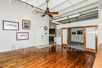 705 Main St in Houston, TX - Building Photo - Building Photo