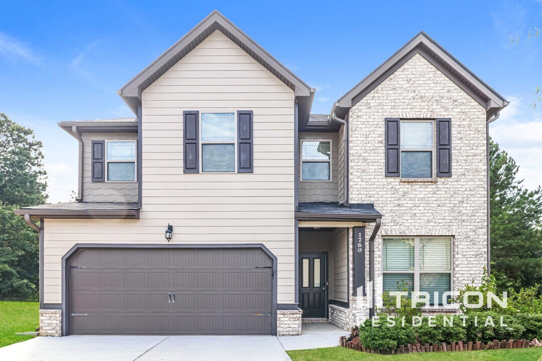 1760 Long Acre Dr in Loganville, GA - Building Photo