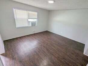 506-512 Northwood Rd in West Palm Beach, FL - Building Photo - Building Photo
