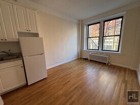 WEST 72 STREET in New York, NY - Building Photo