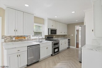 21 New England Dr in Parsippany Troy Hills, NJ - Building Photo - Building Photo