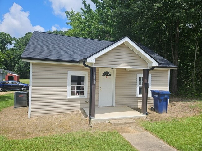property at 1305 S 3rd St