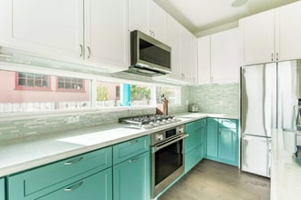 611 Flower Ave in Los Angeles, CA - Building Photo - Building Photo