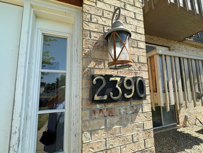 2390 Bicentennial Ave in Crest Hill, IL - Building Photo - Building Photo