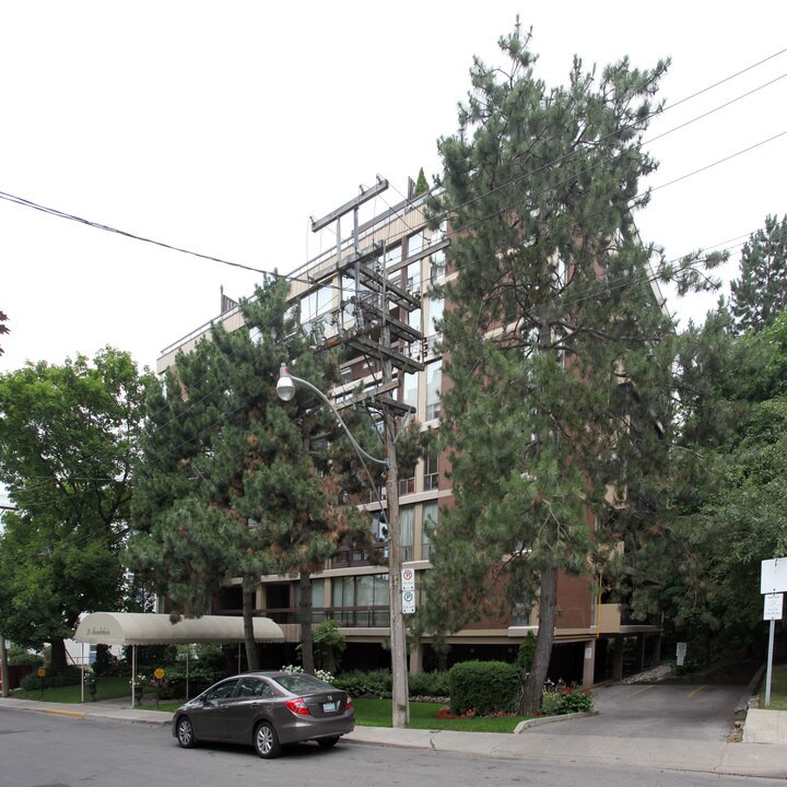 The Montclair in Toronto, ON - Building Photo