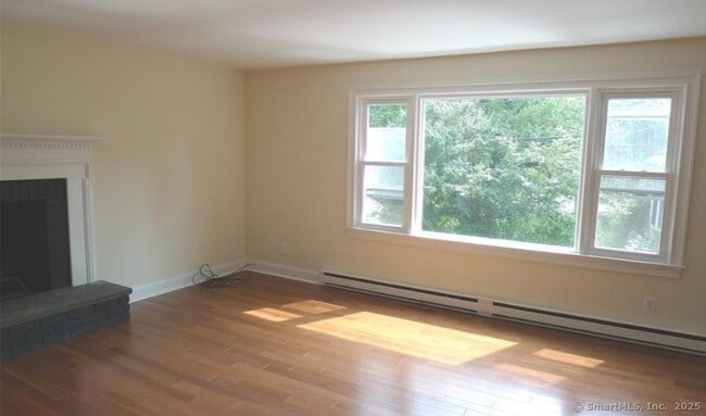 36 Richmondville Ave in Westport, CT - Building Photo - Building Photo