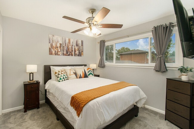 40 S Main St in Glen Ellyn, IL - Foto de edificio - Building Photo