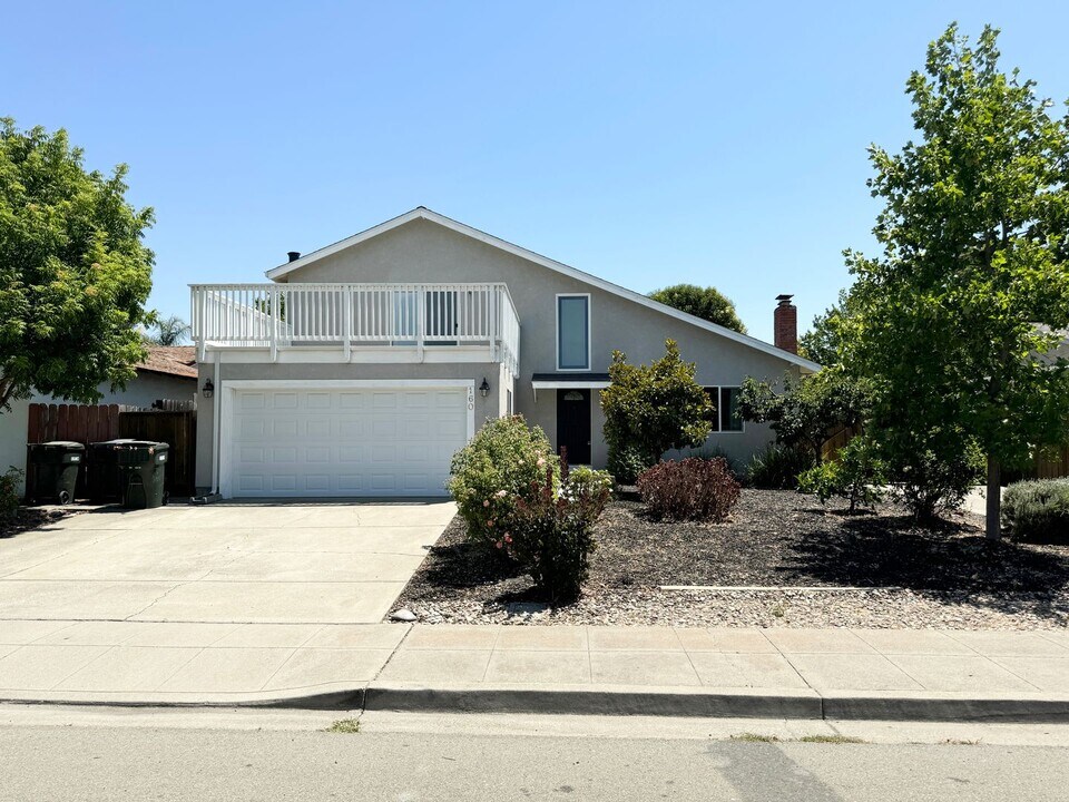 160 Elvira St in Livermore, CA - Foto de edificio